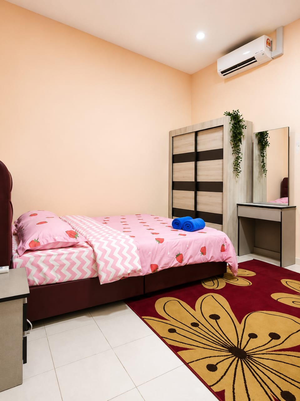 Bilik utama Senangin Damai Homestay untuk tetamu yang menginap di Segari
