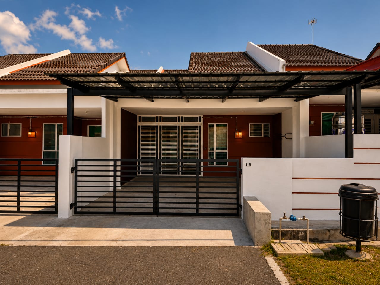 Bahagian hadapan Senangin Damai Homestay di Bandar Baru Segari
