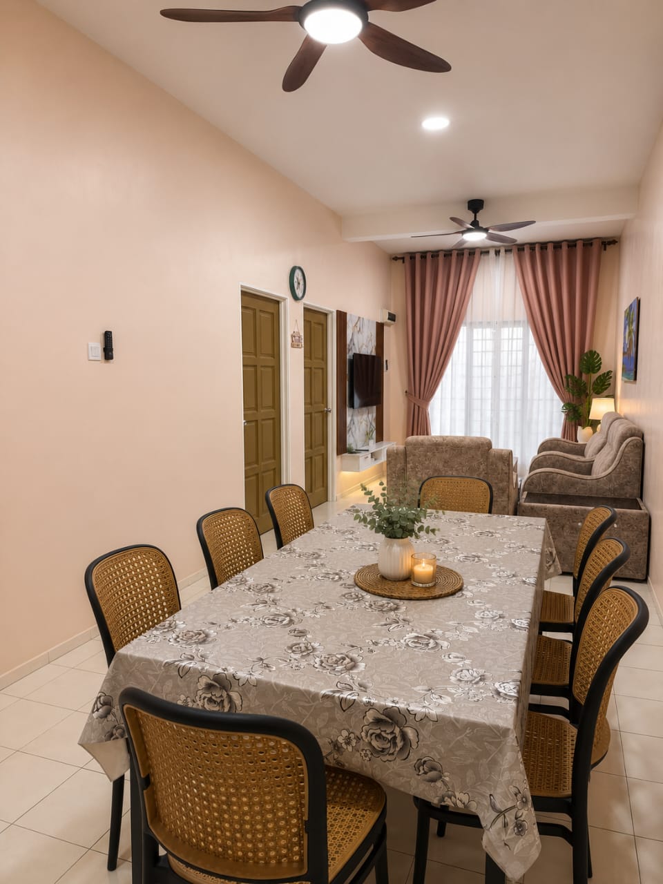 Ruang makan Senangin Damai Homestay di Bandar Baru Segari