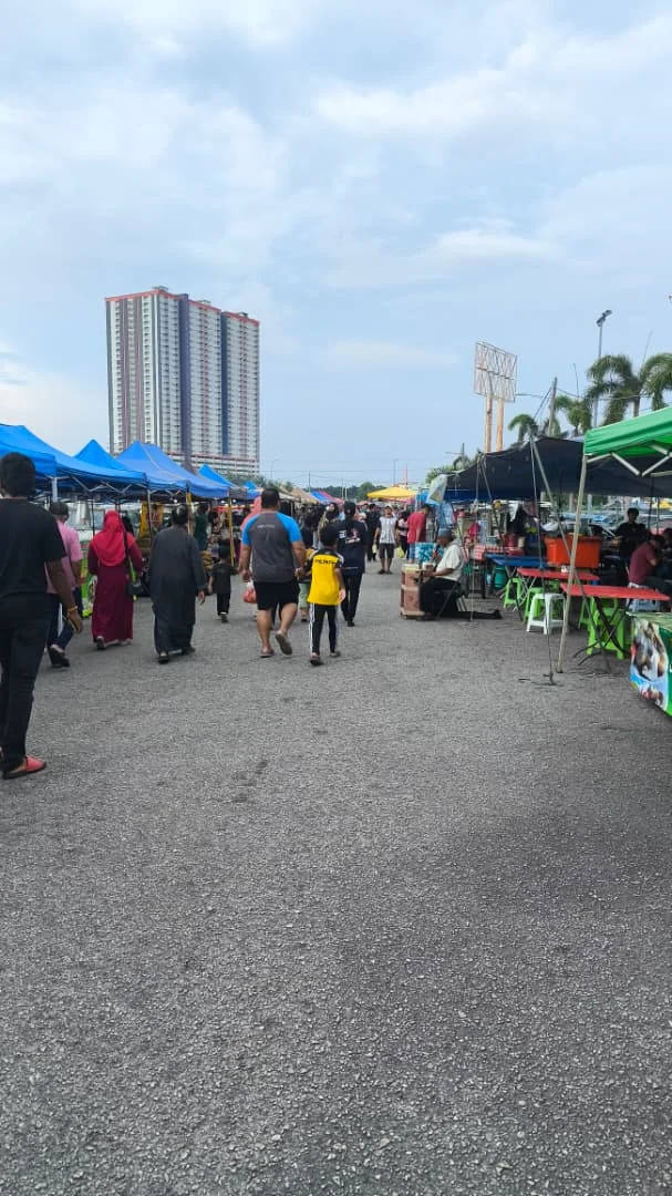 Pasar Malam Manjung berhampiran TF Value-Mart Seri Manjung