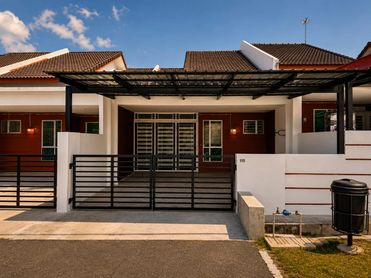 Bahagian hadapan Senangin Damai Homestay